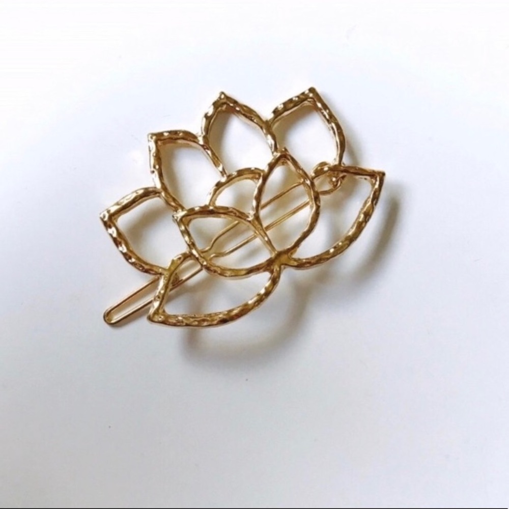 Only one left! Gold Lotus Flower Hair Clip - Picture 2 of 6